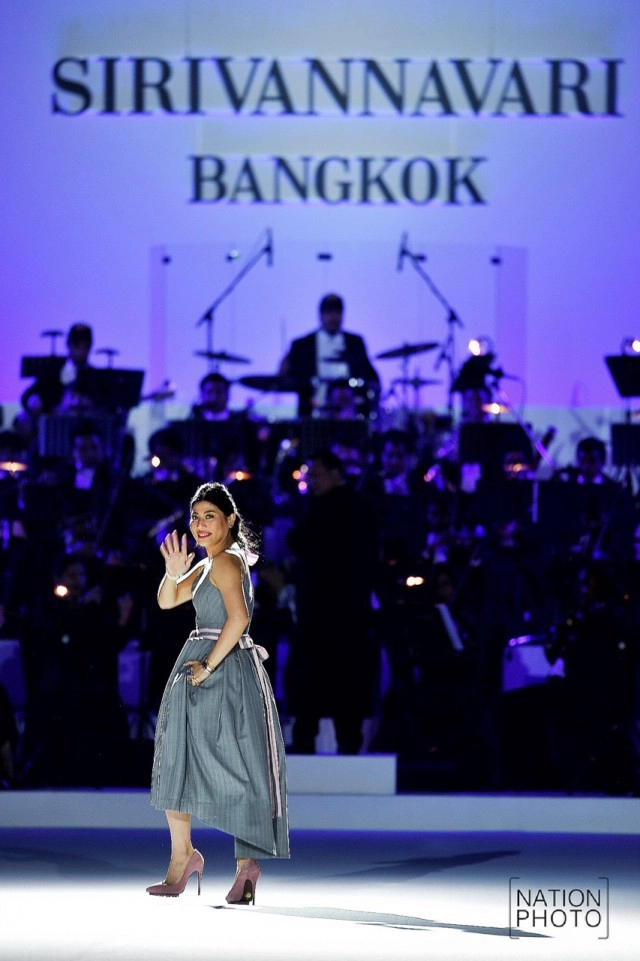 พระเจ้าหลานเธอ พระองค์เจ้าสิริวัณณวรีนารีรัตน์ ทรงนำคอลเลคชั่นทรงออกแบบแสดงแฟชั่นโชว์