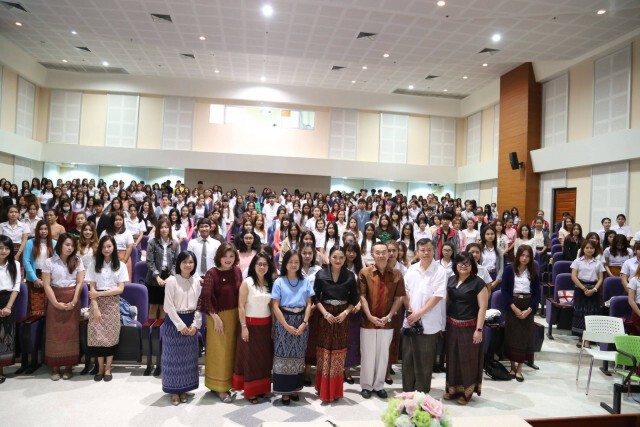 งามอย่างไทย! คณะบัญชี ม.มหาสารคาม นำ นศ. นุ่งซิ่นทุกวันพุธ