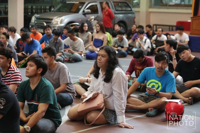 หนุ่มสวยโผล่! เกณฑ์ทหารวันแรก