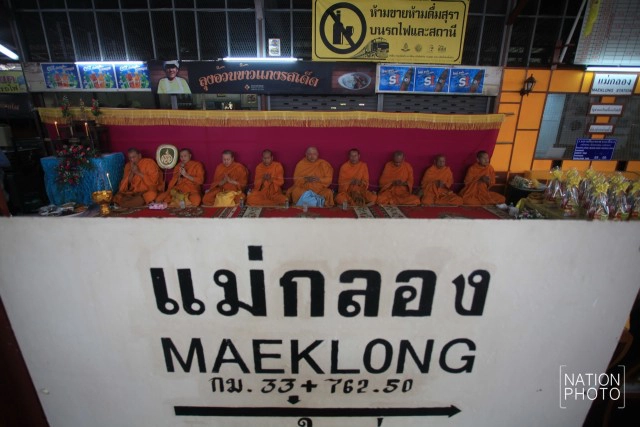 รถไฟสายบ้านแหลม-แม่กลอง วิ่งผ่าน"ตลาดร่มหุบ"อีกครั้ง