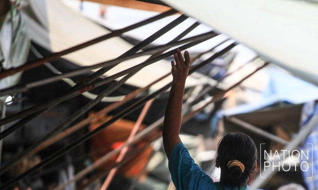รถไฟสายบ้านแหลม-แม่กลอง วิ่งผ่าน"ตลาดร่มหุบ"อีกครั้ง