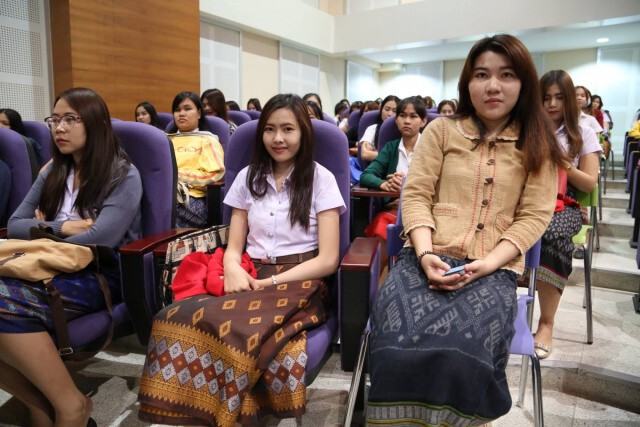 งามอย่างไทย! คณะบัญชี ม.มหาสารคาม นำ นศ. นุ่งซิ่นทุกวันพุธ
