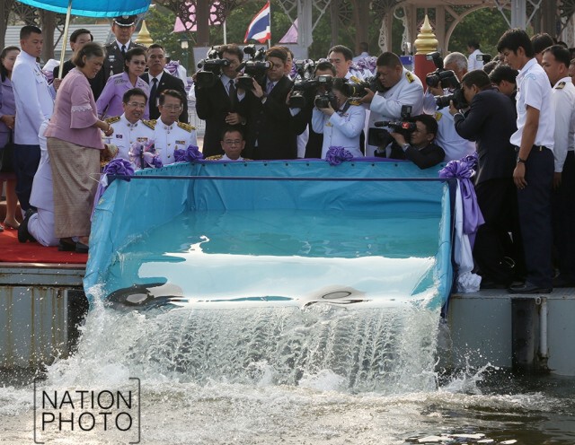 สมเด็จพระเทพฯ เสด็จปล่อยพันธุ์สัตว์น้ำ เนื่องในวันคล้ายวันพระราชสมภพ 2 เมษายน 2559
