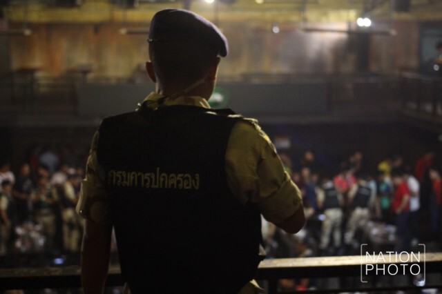 ฝ่ายปกครองลุยจับผับดังย่านฝั่งธนฯเปิดเกินเวลาตรวจพบฉี่ม่วง-ยาเสพติดอื้อ ชงตร.สั่งปิด 5 ปี