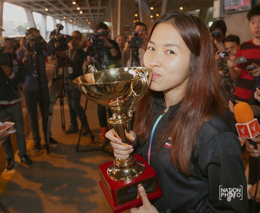 ภาพชุด "น้องเมย์" แชมป์แบดฯ"อินเดีย โอเพ่น2016" กลับถึงไทยแล้ว