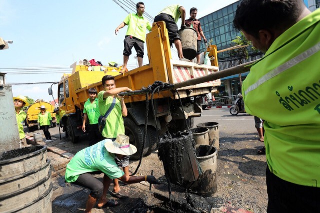 กทม.บิ๊กคลีนนิ่ง"ปากคลองตลาด"
คืนทางเท้าให้ประชาชน