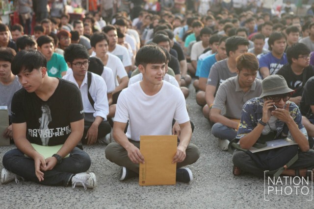 ภาพชุด "บูม กิตตน์ก้อง" สมัครทหาร เลือก "ทหารอากาศผลัด 1"