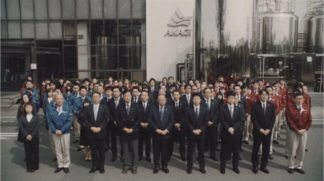 แบรนด์ไอศรีมดังญี่ปุ่นถ่ายคลิป "ขอโทษลูกค้า" หลังขึ้นราคาไอศรีมแท่ง 10 เยน