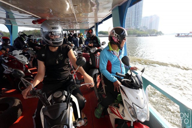 จยย.แน่นท่าเรือข้ามฟากลัดโพธิ์ -พระราม 3 หลังถูกสั่งห้ามขึ้นสะพานภูมิพล