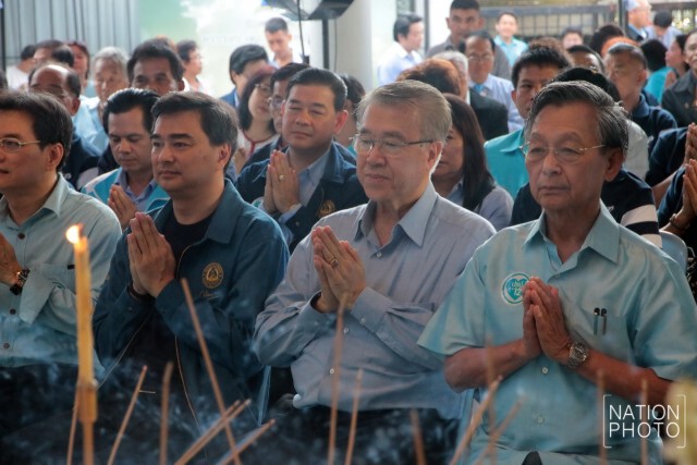 สมาชิกพรรค-กปปส. แห่ร่วมงานก้าว สู่ 70 ปี “ปชป.”   
ไร้เงา “สุเทพ-สุขุมพันธุ์”