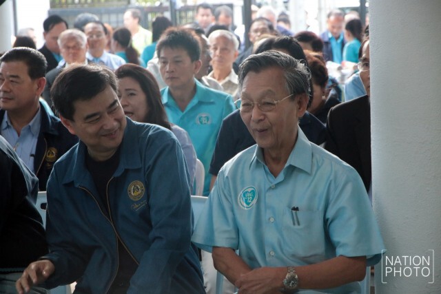 สมาชิกพรรค-กปปส. แห่ร่วมงานก้าว สู่ 70 ปี “ปชป.”   
ไร้เงา “สุเทพ-สุขุมพันธุ์”
