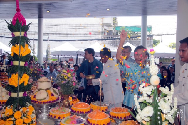 สมาชิกพรรค-กปปส. แห่ร่วมงานก้าว สู่ 70 ปี “ปชป.”   
ไร้เงา “สุเทพ-สุขุมพันธุ์”