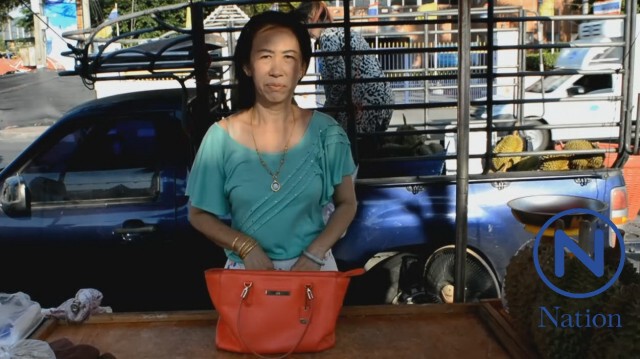 แม่ค้าทุเรียนโชว์มวยไทย ถีบคนร้ายลักเงินในรถ