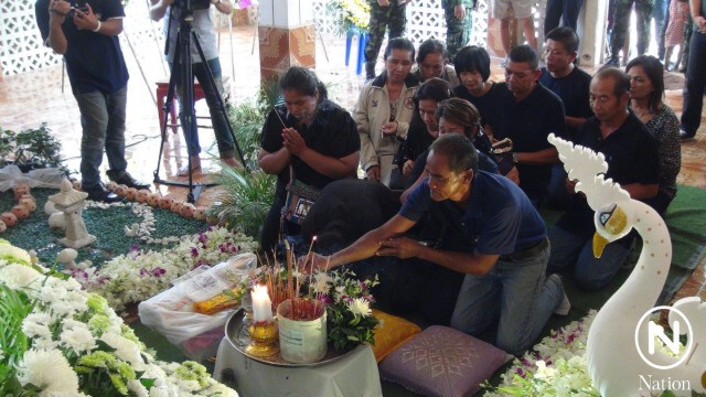 7 ครอบครัวครูฝึกขอขมาพลทหาร ญาติเตรียมเผาศพพรุ่งนี้