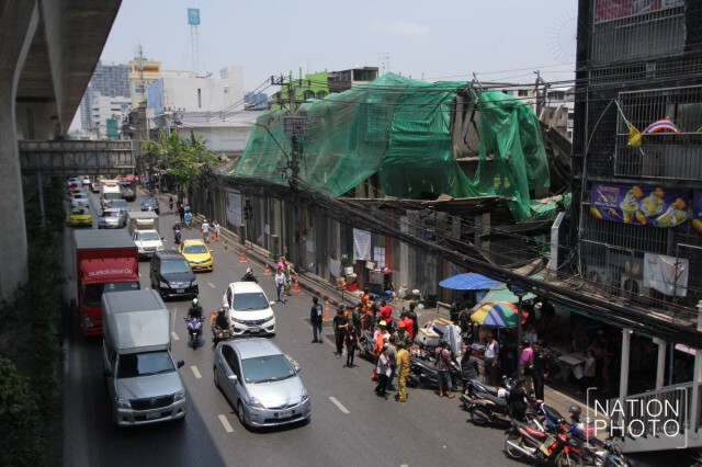 ระทึก! อาคารอยู่ระหว่าง"รื้อถอน" ย่านบางจาก "ทรุดตัว" เจ็บ 2