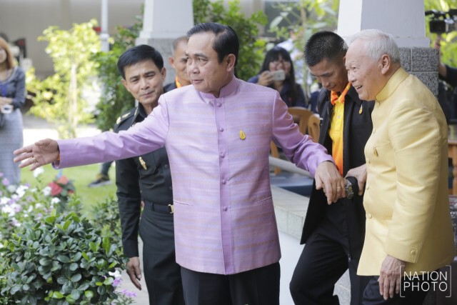"ป๋าเปรม" เปิดบ้านสี่เสาเทเวศร์
ให้"บิ๊กตู่"นำครม.-ทหาร อวยพรปีใหม่ไทย