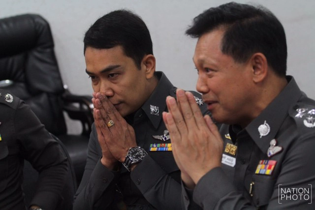 “สารวัตร”ยิงหมามอบตัว เจอแจ้ง 3 ข้อหา 
รับปกป้องเมีย ถูกหมา 20 ตัว รุมกัด