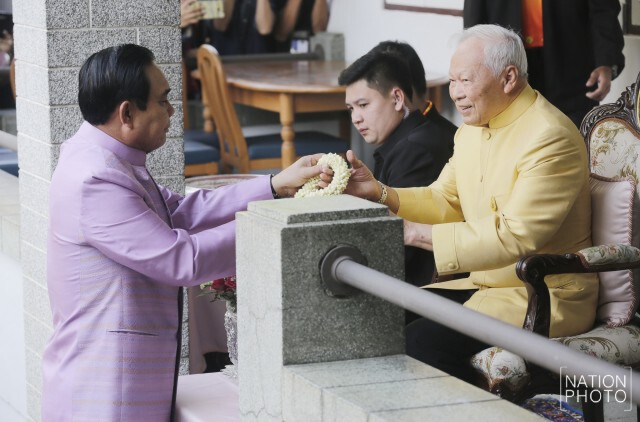"ป๋าเปรม" เปิดบ้านสี่เสาเทเวศร์
ให้"บิ๊กตู่"นำครม.-ทหาร อวยพรปีใหม่ไทย