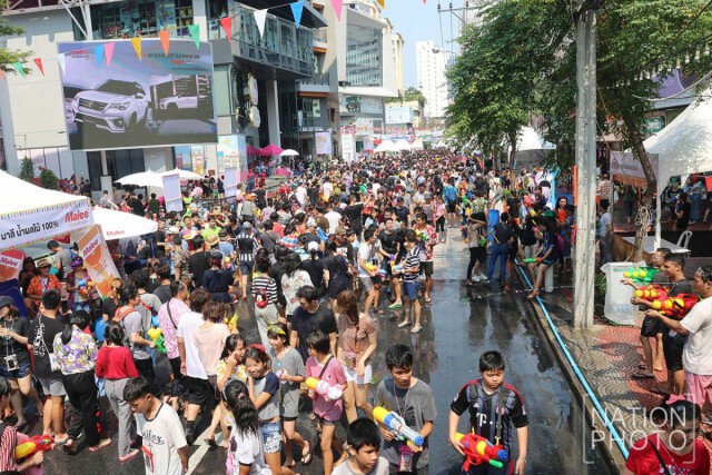 ภาพชุด : สงกรานต์ผ้าขาวม้า ชะชะช่า ที่สยามสแควร์