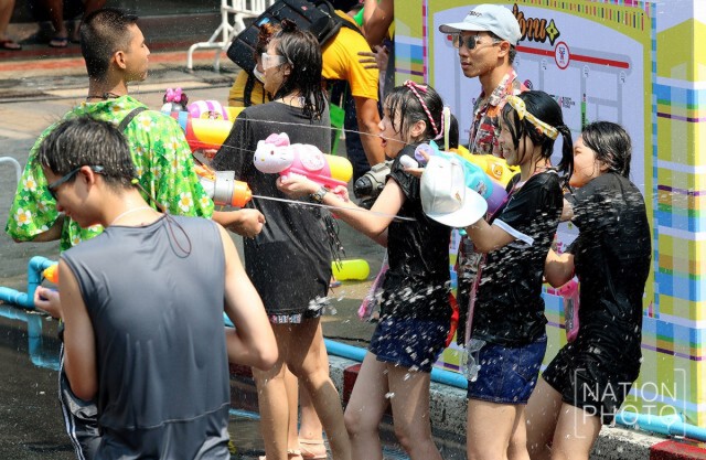 ภาพชุด : สงกรานต์ผ้าขาวม้า ชะชะช่า ที่สยามสแควร์