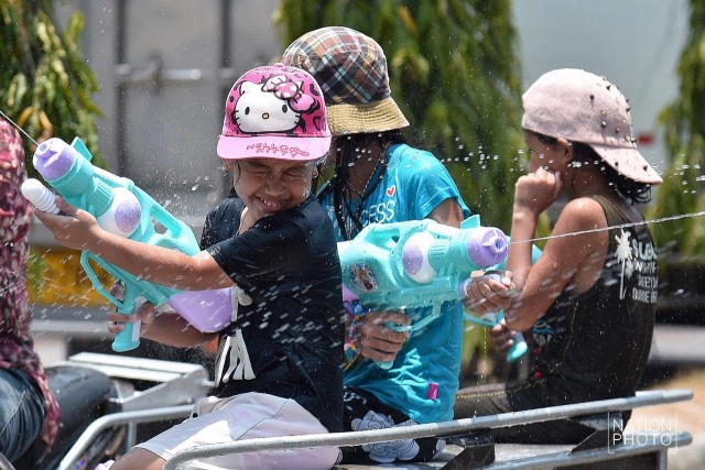 เกาะพะงัน เล่นน้ำสงกรานต์กันคึกคัก