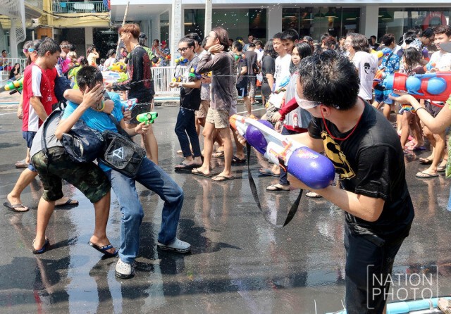 ภาพชุด : สงกรานต์ผ้าขาวม้า ชะชะช่า ที่สยามสแควร์