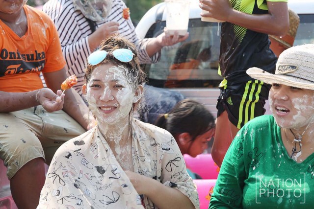 คึกคักไม่แพ้กัน! เล่นน้ำสงกรานต์ที่อยุธยา