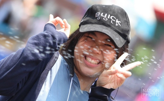 คึกคักเช่นเคย! เล่นน้ำสงกรานต์ ที่ถนนข้าวสาร