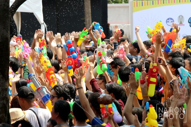 ภาพชุด : สงกรานต์ผ้าขาวม้า ชะชะช่า ที่สยามสแควร์