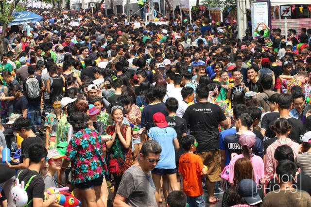 ภาพชุด : สงกรานต์ผ้าขาวม้า ชะชะช่า ที่สยามสแควร์