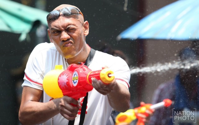 คึกคักเช่นเคย! เล่นน้ำสงกรานต์ ที่ถนนข้าวสาร