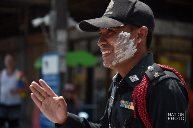 เกาะพะงัน เล่นน้ำสงกรานต์กันคึกคัก