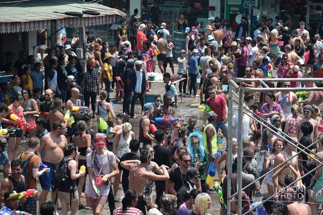 เกาะพะงัน เล่นน้ำสงกรานต์กันคึกคัก