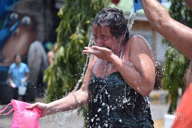 เกาะพะงัน เล่นน้ำสงกรานต์กันคึกคัก