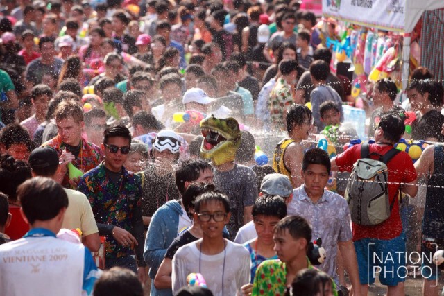 สงกรานต์สยามสแควร์ วันที่ 2 สุดคึกคัก