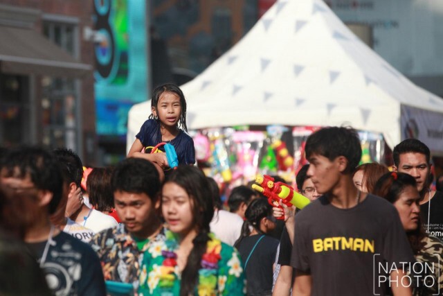 สงกรานต์สยามสแควร์ วันที่ 2 สุดคึกคัก