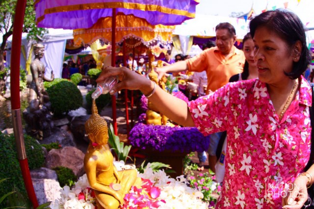 ภาพชุด : สงกรานต์ ที่วัดพระเชตุพนฯ