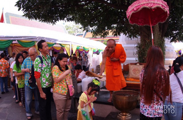 ภาพชุด : สงกรานต์ ที่วัดพระเชตุพนฯ
