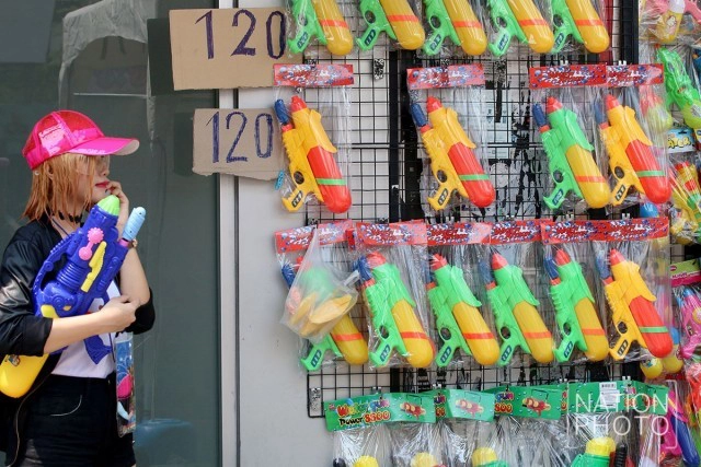 วธ.พอใจสงกรานต์สยามสแควร์ปี59 ใช้น้ำ 1ใน4 ปี58