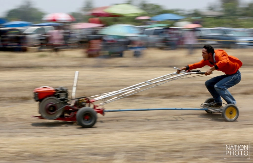 การแข่งขัน รถอีแต๋น-รถไถนาล้อเหล็ก จ.ฉะเชิงเทรา