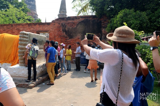 ไหว้พระขอพรที่วัดใหญ่ชัยมงคล ช่วงเทศกาลสงกรานต์