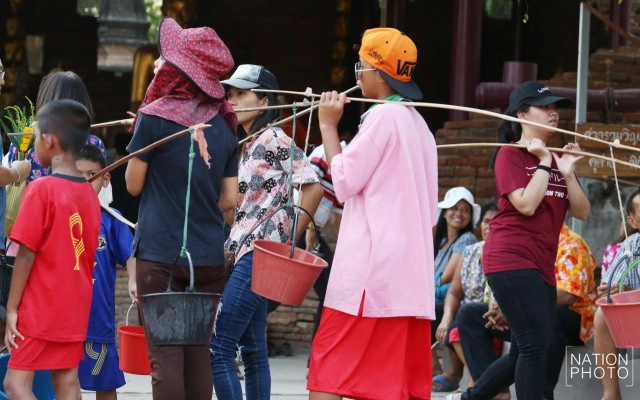 หาบน้ำแก้บน...วัดโพธิ์เก้าต้น สิงห์บุรี