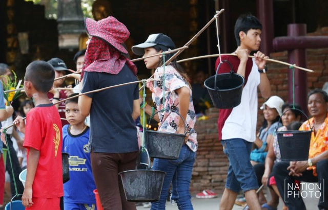 หาบน้ำแก้บน...วัดโพธิ์เก้าต้น สิงห์บุรี