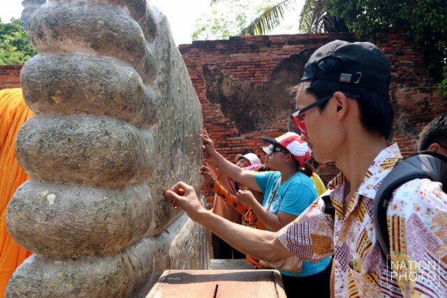 ไหว้พระขอพรที่วัดใหญ่ชัยมงคล ช่วงเทศกาลสงกรานต์
