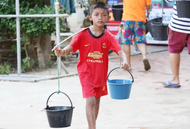 หาบน้ำแก้บน...วัดโพธิ์เก้าต้น สิงห์บุรี