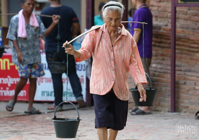 หาบน้ำแก้บน...วัดโพธิ์เก้าต้น สิงห์บุรี