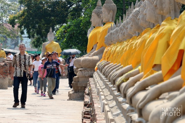 ไหว้พระขอพรที่วัดใหญ่ชัยมงคล ช่วงเทศกาลสงกรานต์