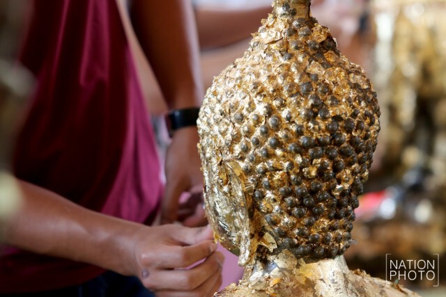 ไหว้พระขอพรที่วัดใหญ่ชัยมงคล ช่วงเทศกาลสงกรานต์