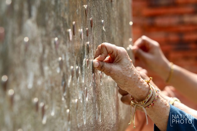 ไหว้พระขอพรที่วัดใหญ่ชัยมงคล ช่วงเทศกาลสงกรานต์