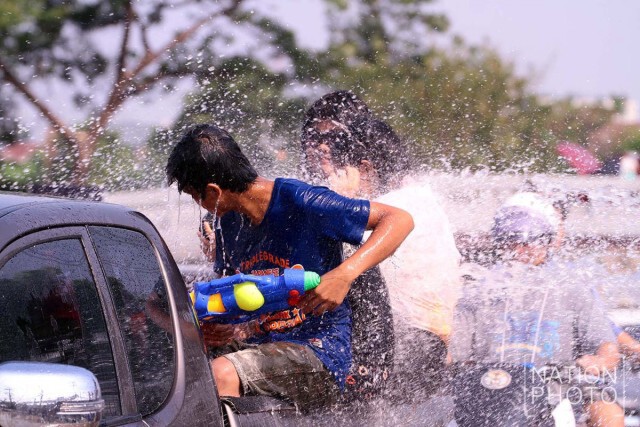 เล่นสงกรานต์วันที่ 3 ถนนเลียบคลองทวีวัฒนา